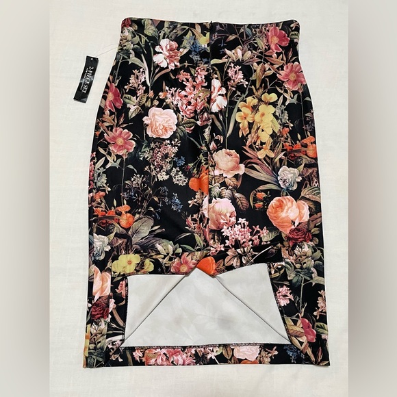 NWT New York & Company Stretch 2 Piece, size S, Floral Top Skirt - Picture 8 of 10